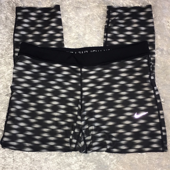 Nike Pants - 🔻Nike Dri-Fit Capris
